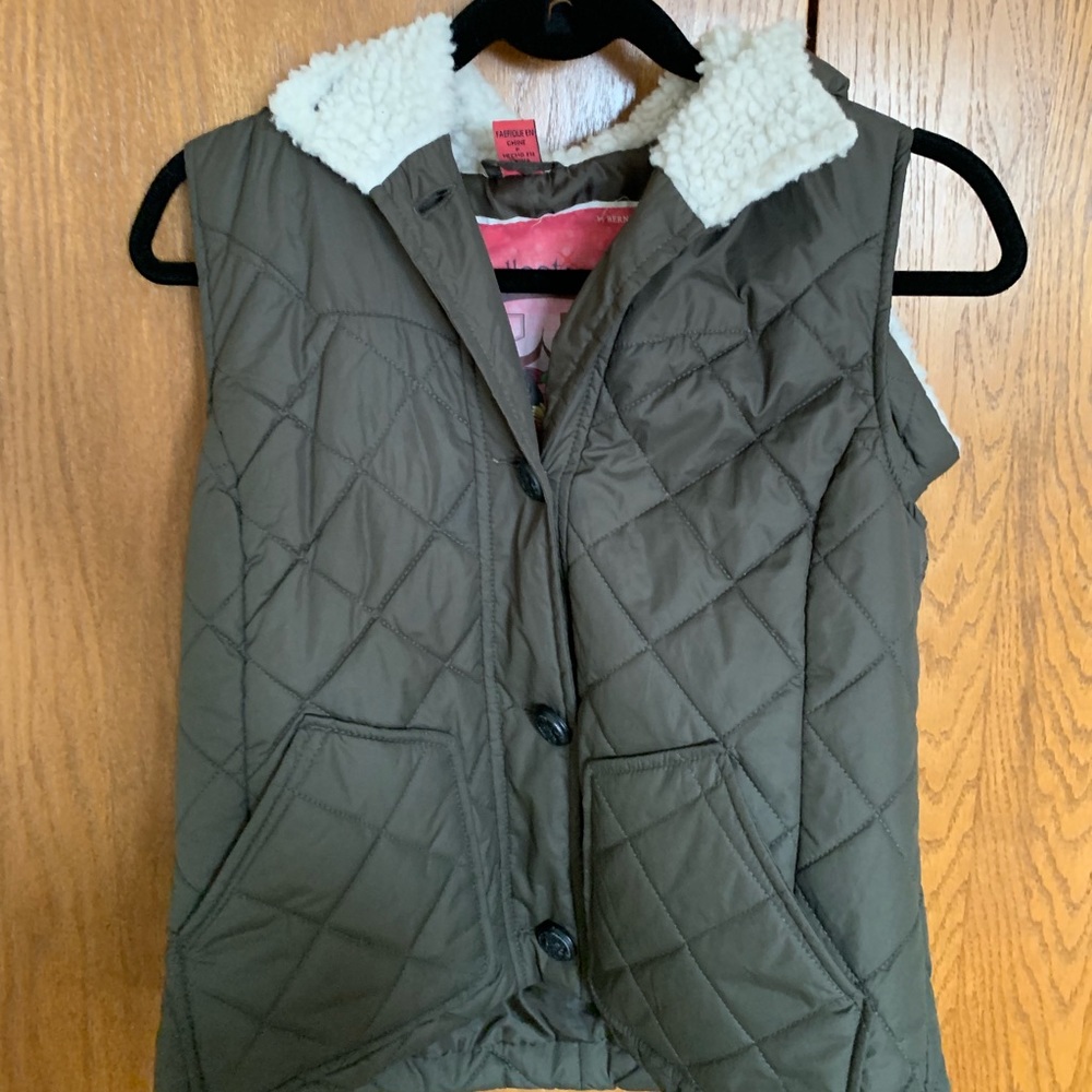 Army green Bernardo puffy vest
